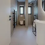 Here Living Apartment *