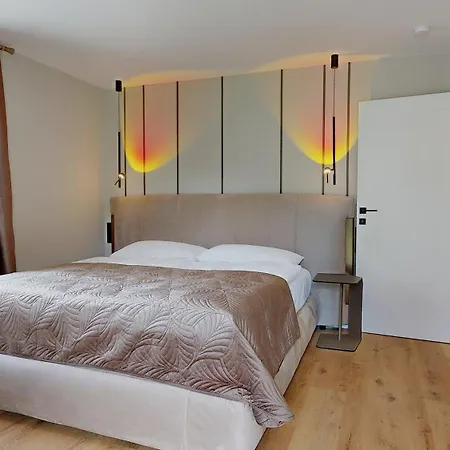 Here Living Apartment *