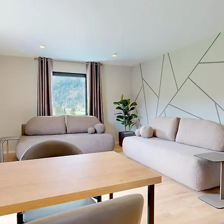 דירה Here Living