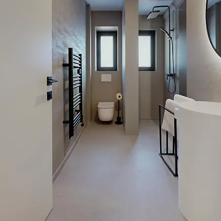 Here Living Apartment *