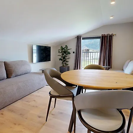 Here Living Apartment *