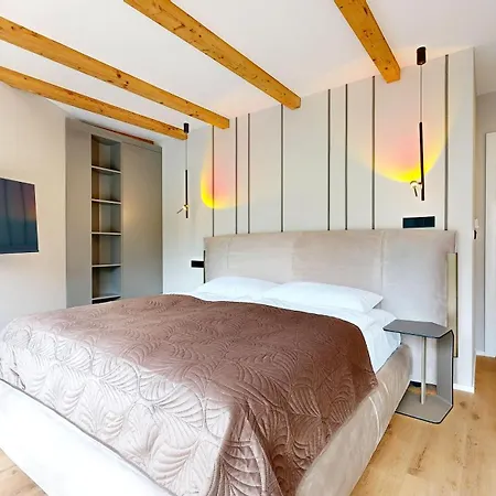 Here Living Apartment *